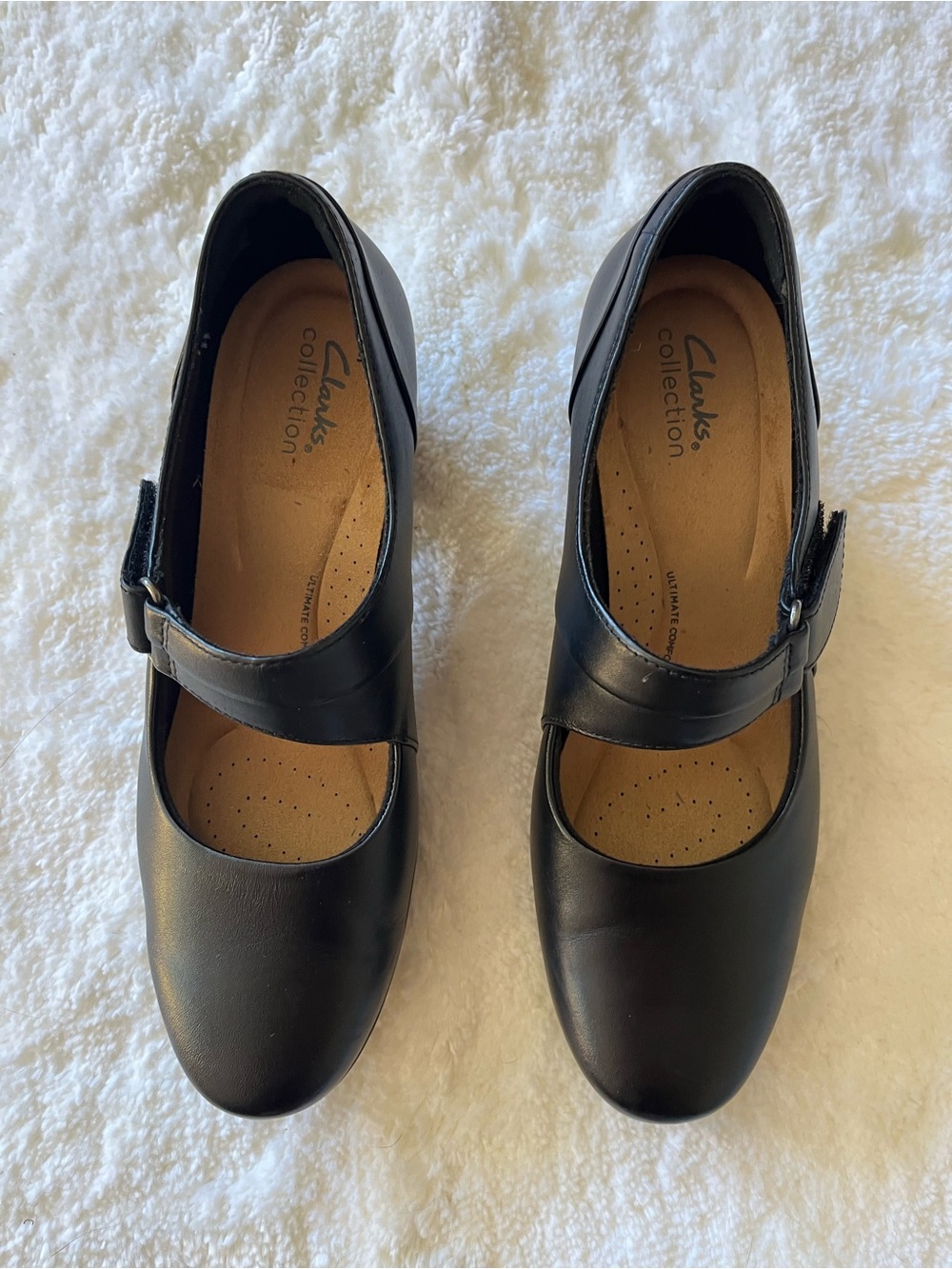 Clarks Black Mary Jane Block Heel Pumps - Picture 2 of 4